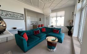Stunning 2 Bed Apartment With Sea Views