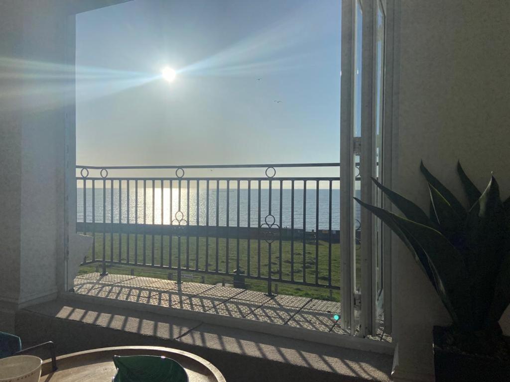 Stunning 2 Bed Apartment With Sea Views Littlestone-on-Sea Exterior photo
